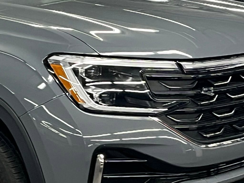 Certified 2025 Volkswagen Atlas SEL Premium R-Line image 45