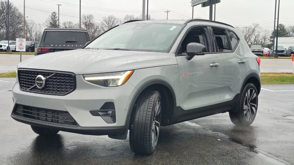New 2026 Volvo XC40 B5 Plus w/ Climate Package image 6