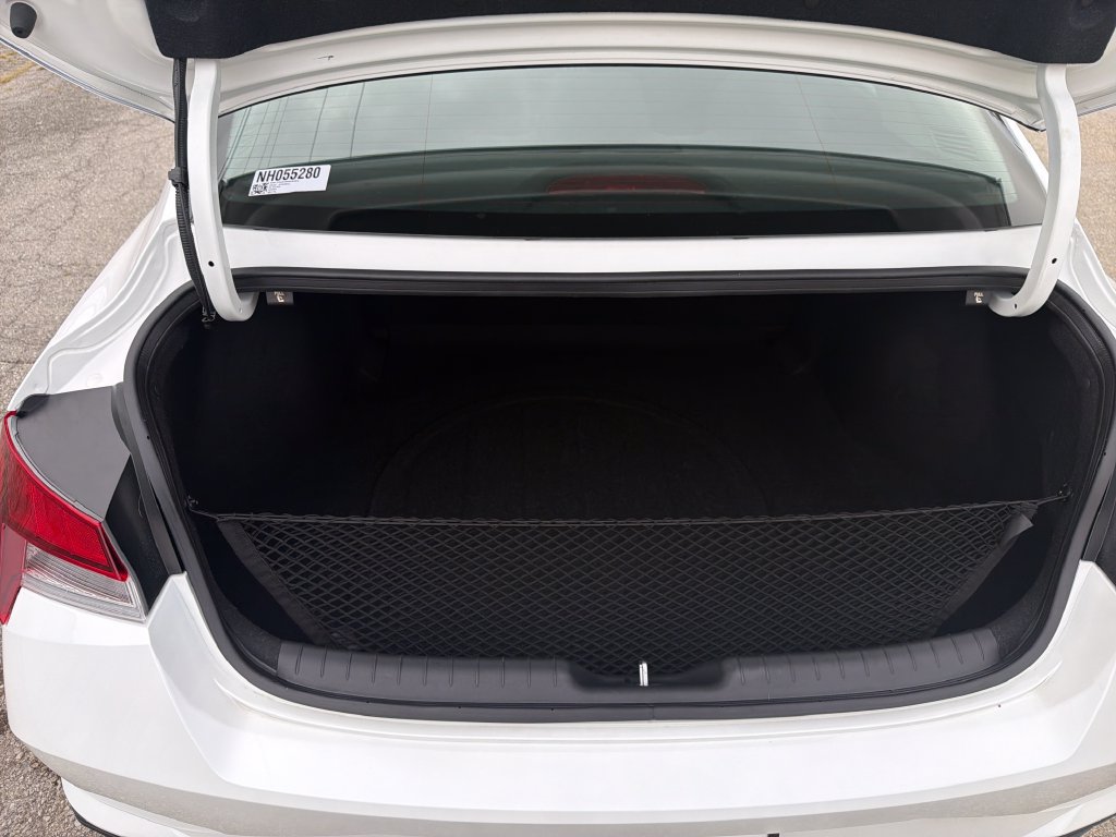 Used 2022 Hyundai Elantra SEL FWD image 9