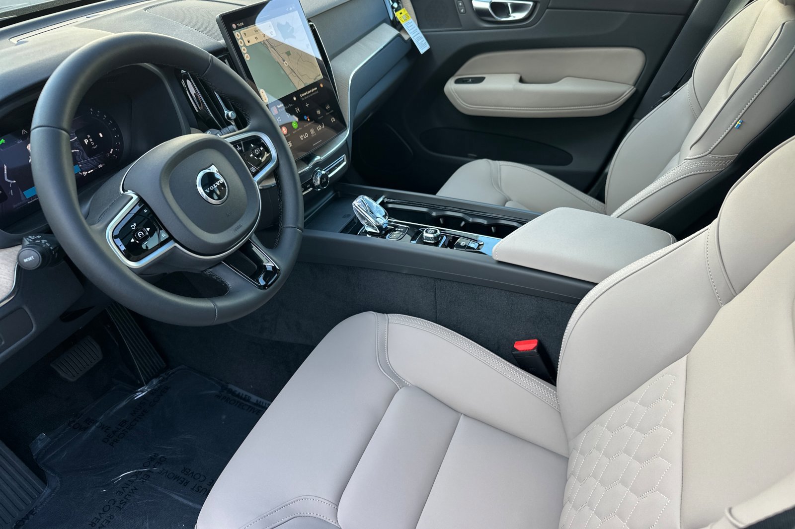 New 2026 Volvo XC60 B5 Plus w/ Climate Package image 8