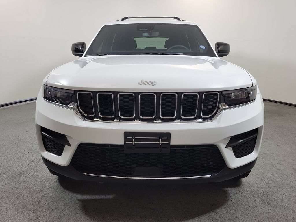 Used 2024 Jeep Grand Cherokee Laredo X w/ Trailer Tow Package RWD image 2