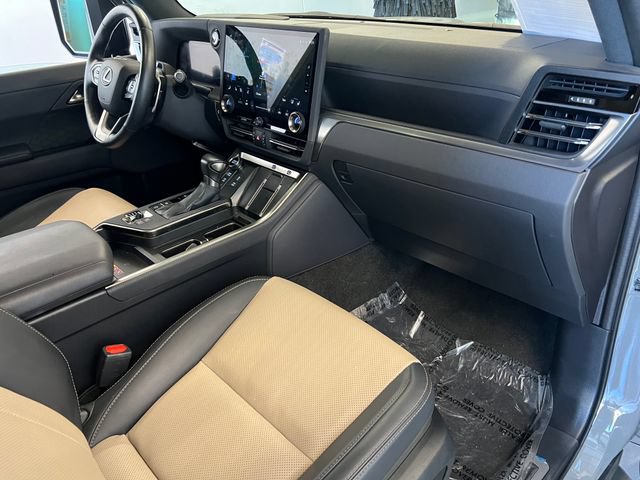 Used 2025 Lexus GX 550 w/ Accessory Package (32) AWD/4WD image 50