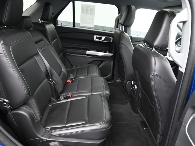 Used 2022 Ford Explorer XLT w/ Equipment Group 202A image 9