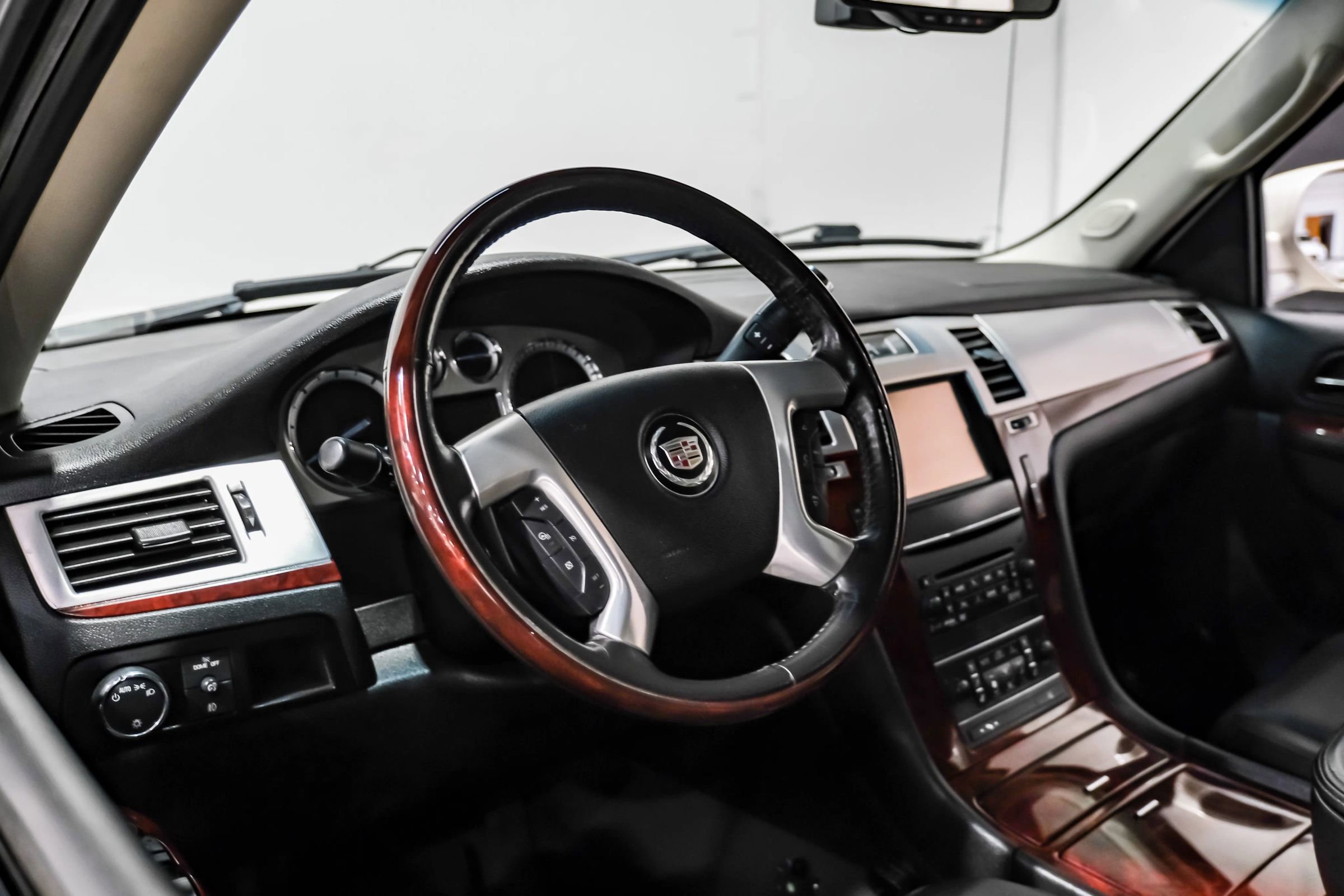 Used 2013 Cadillac Escalade EXT Premium AWD/4WD image 17