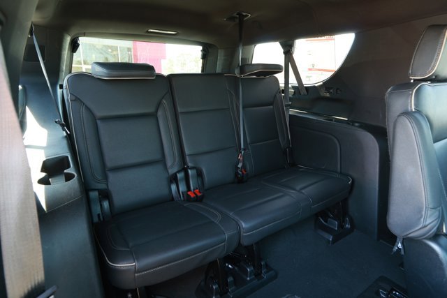 Used 2023 Chevrolet Suburban Premier image 33