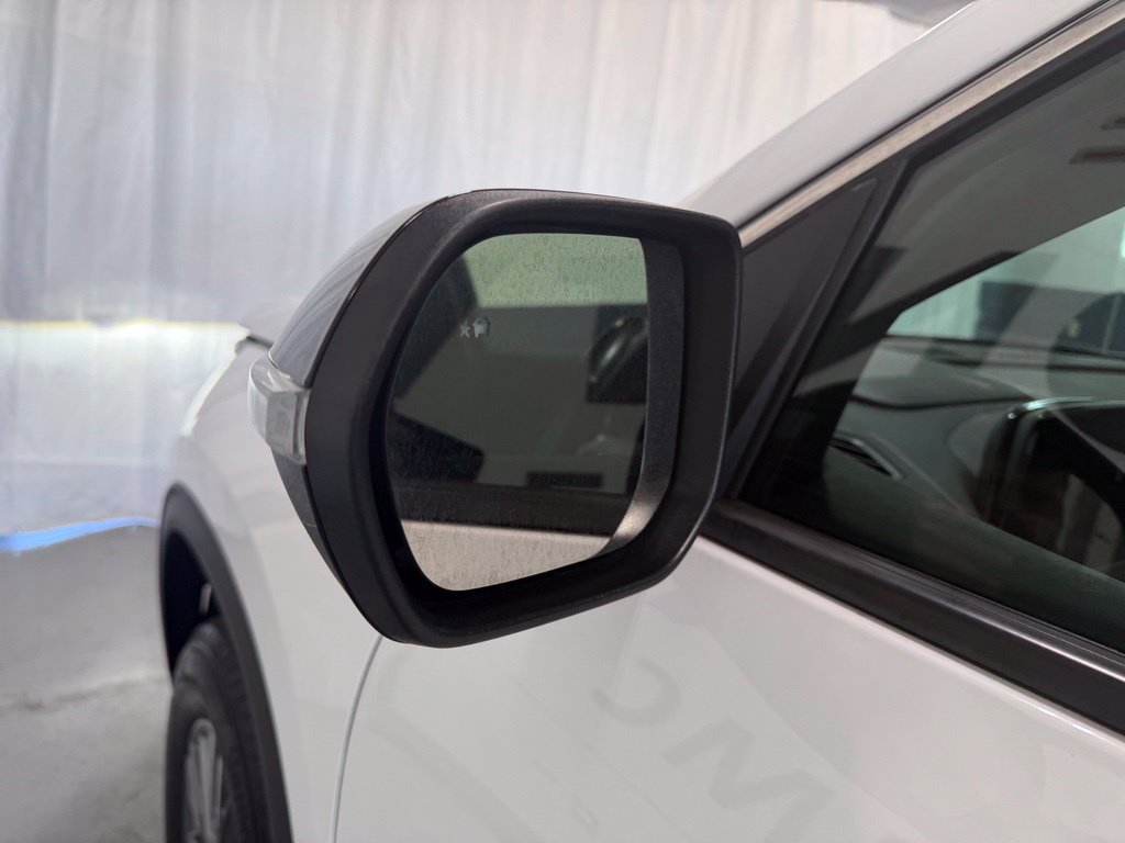 Used 2025 Chevrolet Traverse LT FWD image 12