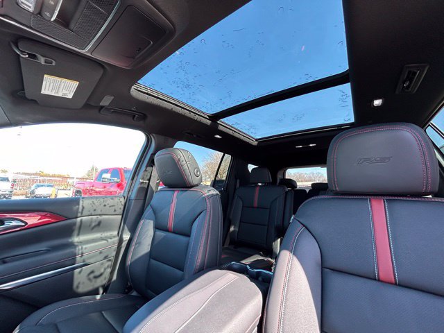 New 2026 Chevrolet Traverse RS w/ LPO, Floor Liner Package FWD image 34