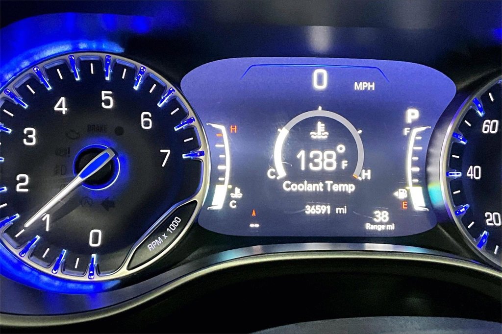 Used 2024 Chrysler Pacifica Touring-L image 14