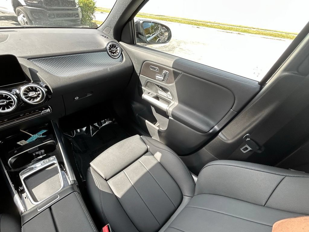 Used 2025 Mercedes-Benz GLA 250 4MATIC image 11