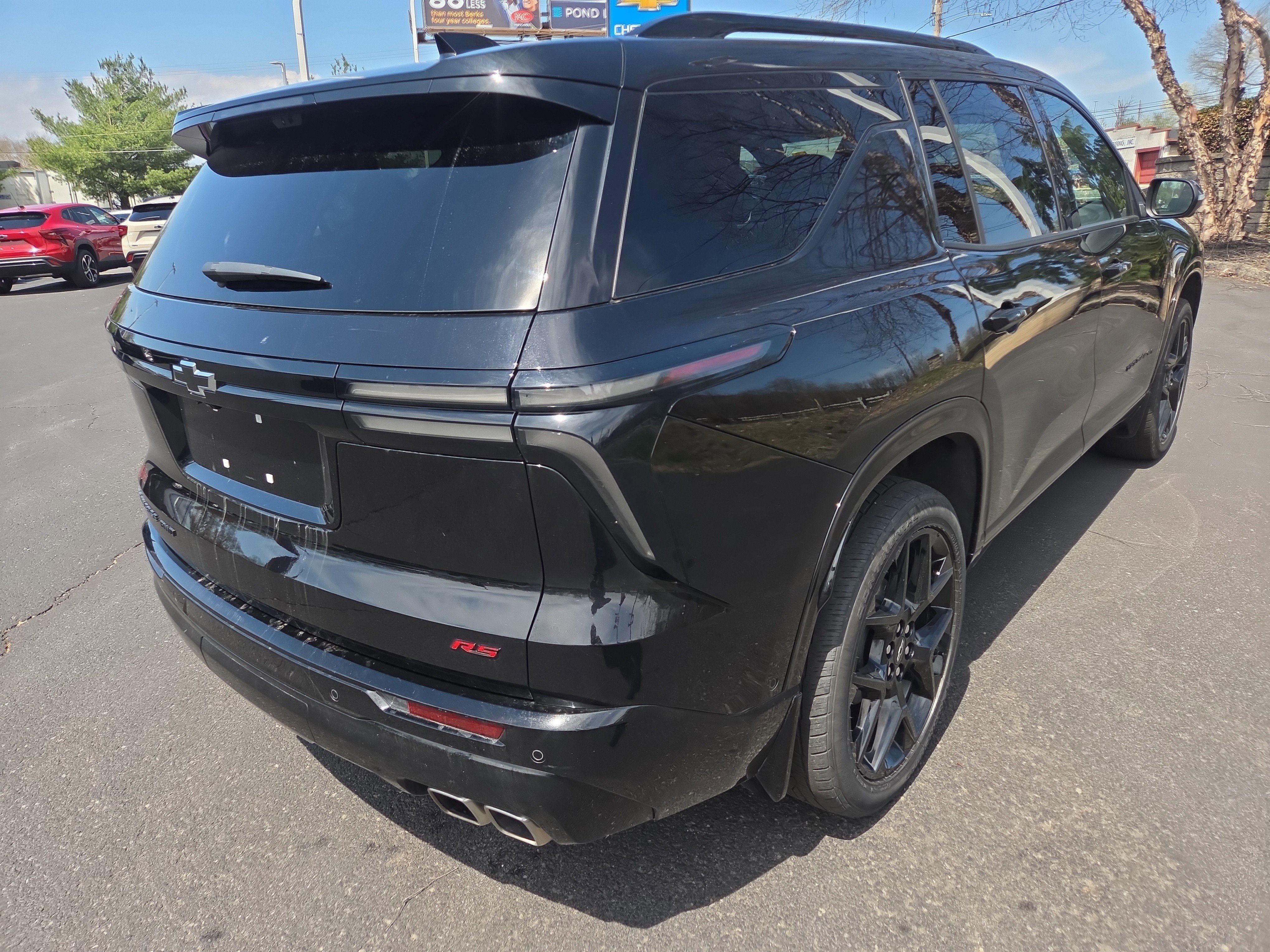 Used 2025 Chevrolet Traverse RS w/ LPO, Floor Liner Package AWD/4WD image 3