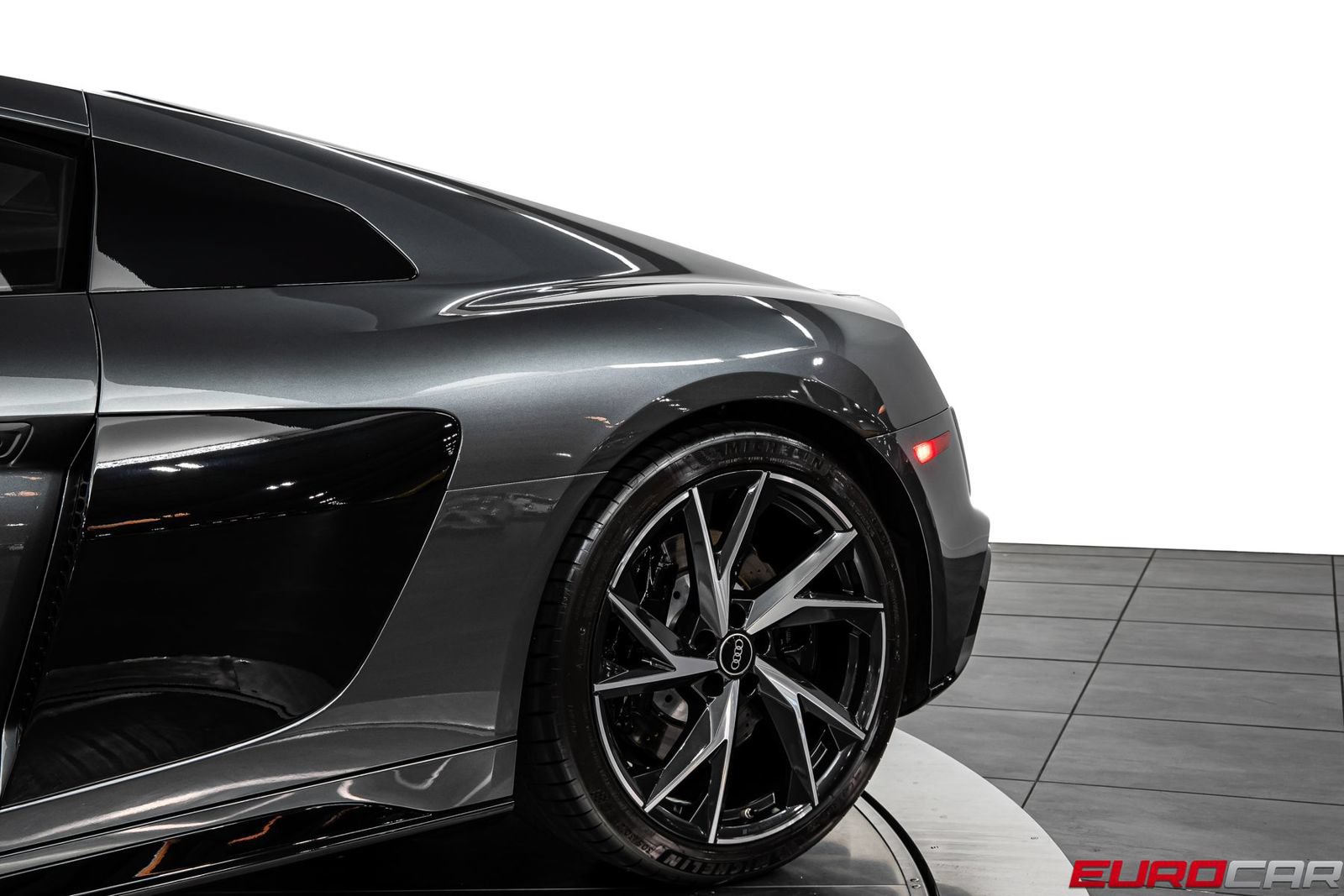 Used 2021 Audi R8 V10 w/ Premium Package RWD image 15