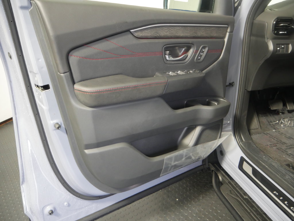 New 2026 Honda Pilot Black Edition image 14