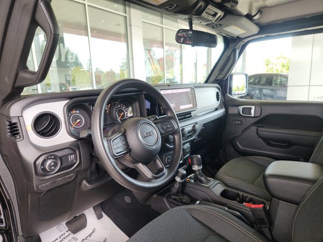 Used 2025 Jeep Gladiator Sport AWD/4WD image 18