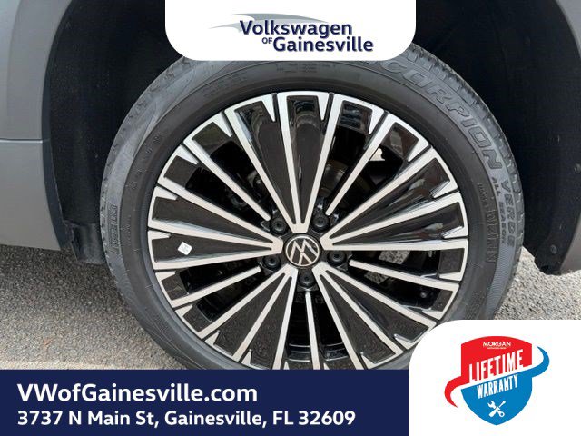 Used 2025 Volkswagen Taos SE FWD image 29