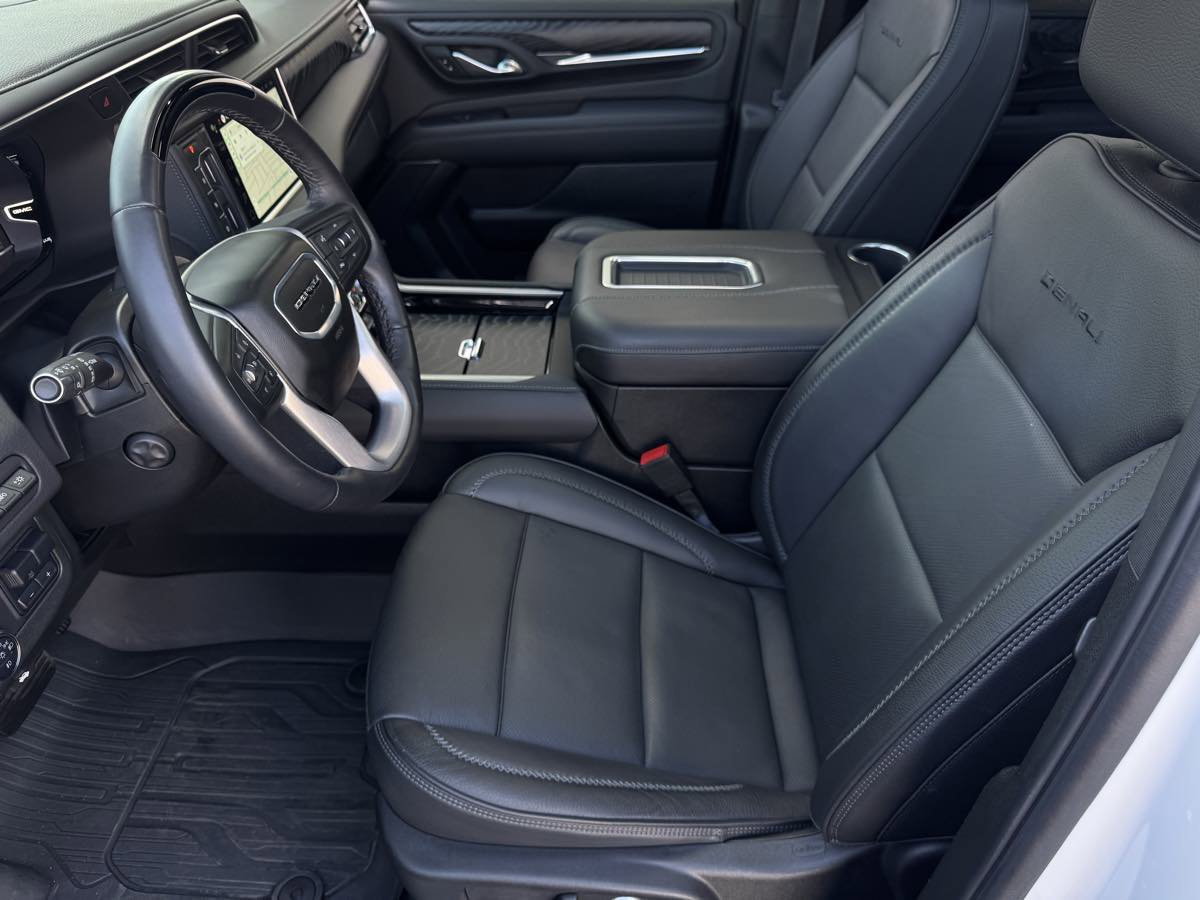 Used 2024 GMC Yukon Denali w/ Advanced Technology Package image 14