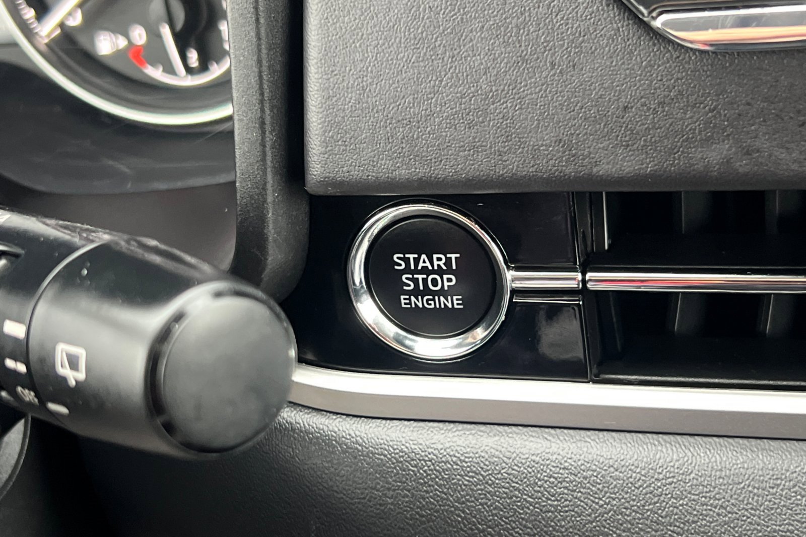 Used 2024 Mitsubishi Outlander SE image 24