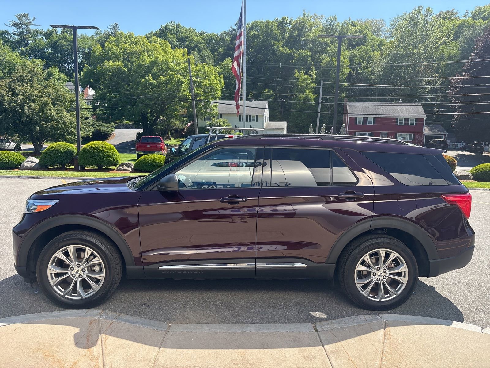 Used 2023 Ford Explorer XLT w/ Equipment Group 202A AWD/4WD image 6