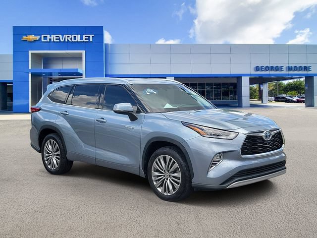 Used 2021 Toyota Highlander Platinum FWD image 1