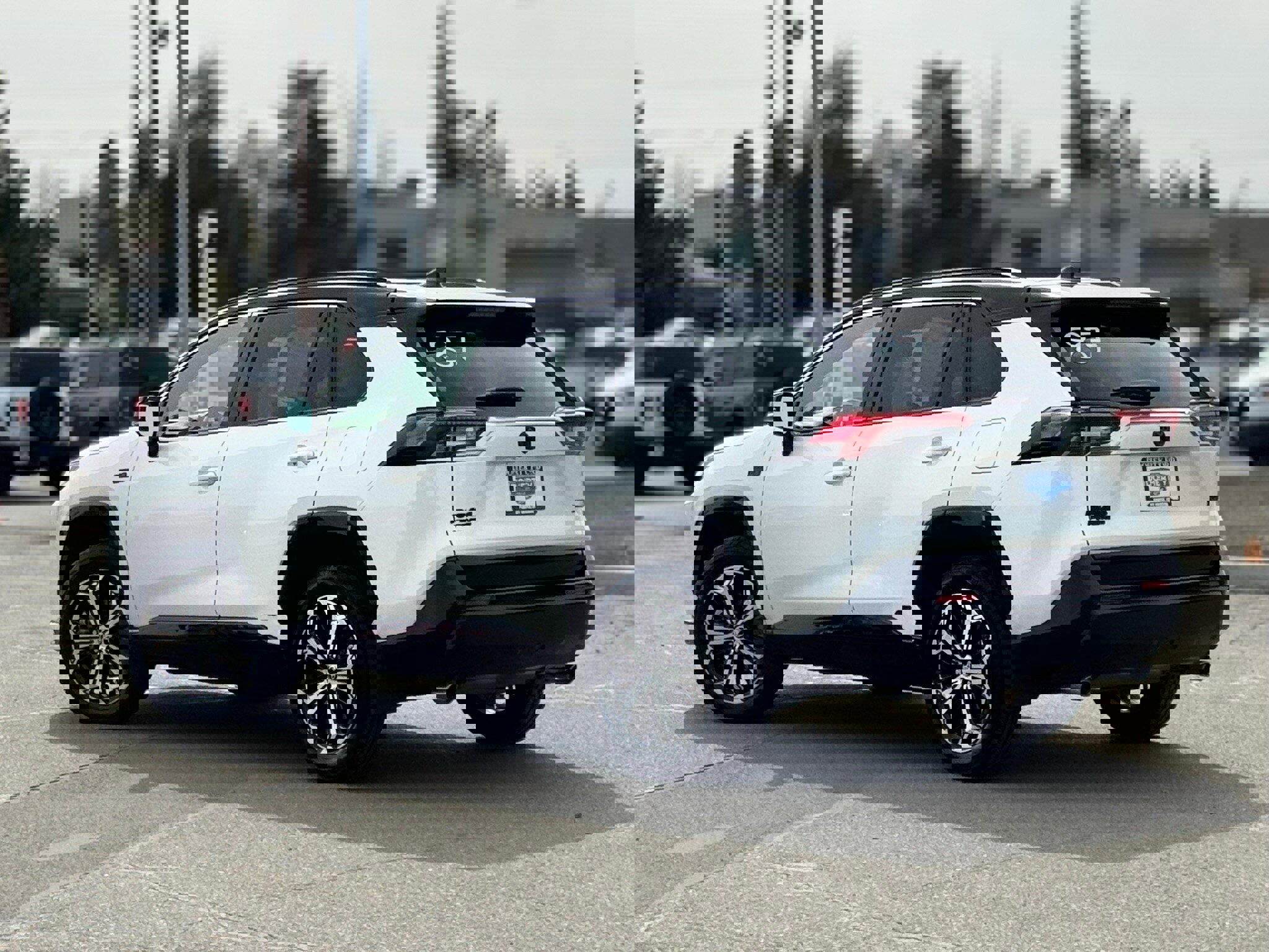 Used 2022 Toyota RAV4 XSE w/ Weather Package image 7