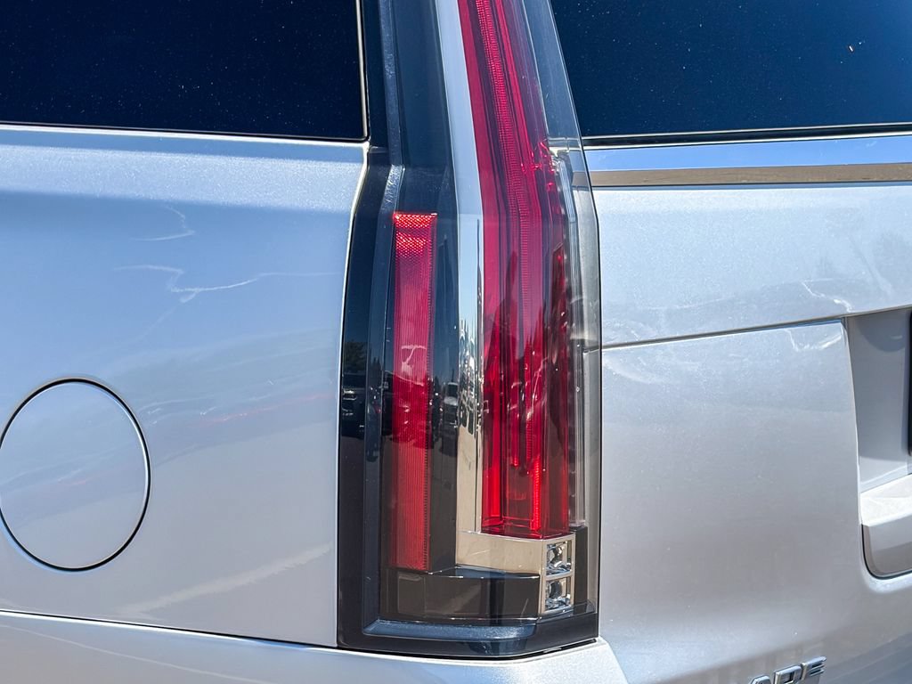 Certified 2020 Cadillac Escalade Luxury AWD/4WD image 3