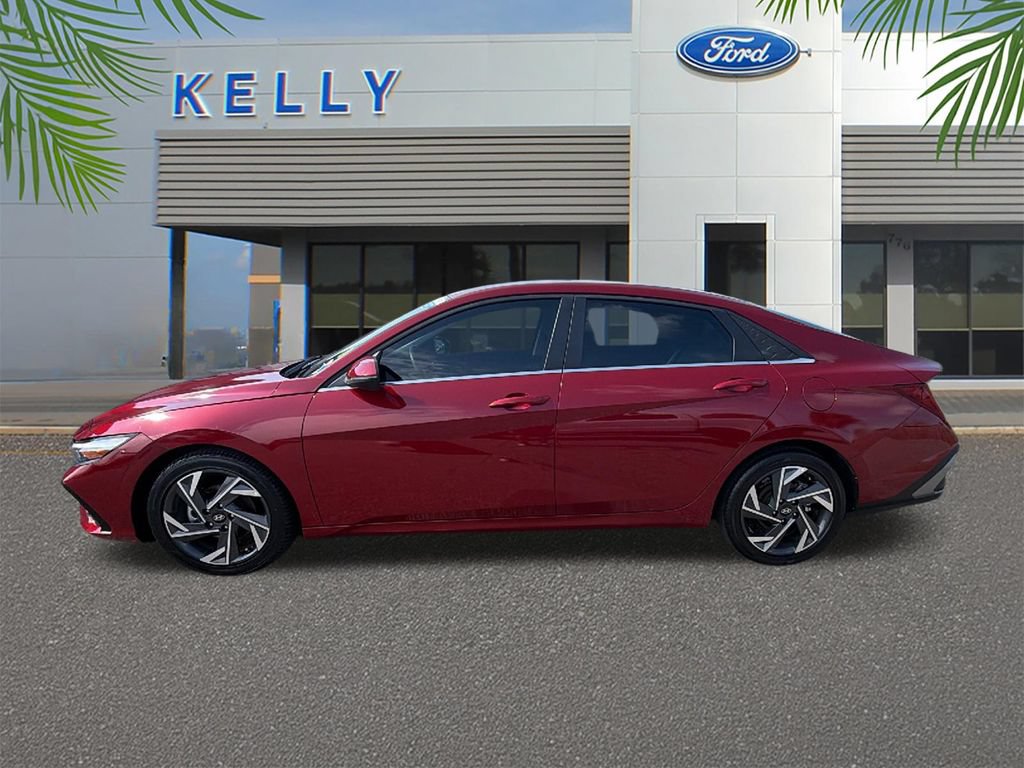 Used 2025 Hyundai Elantra Limited FWD image 2