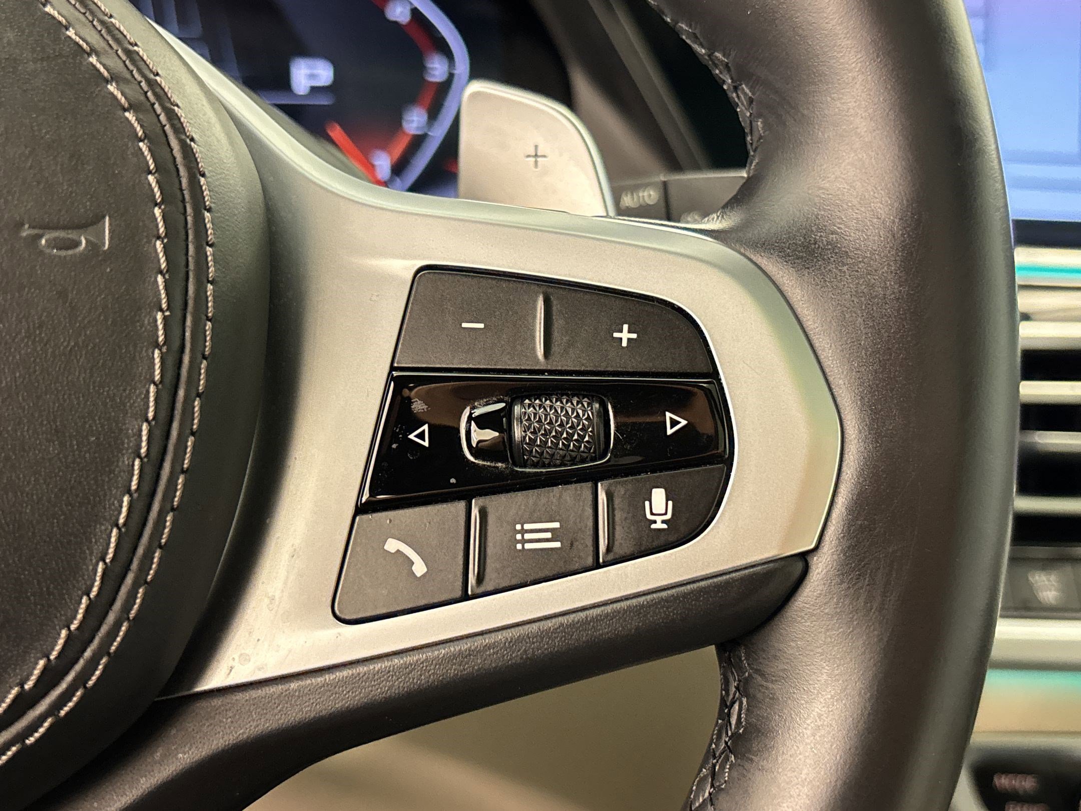 Used 2021 BMW X7 M50i w/ Dynamic Handling Package AWD/4WD image 23