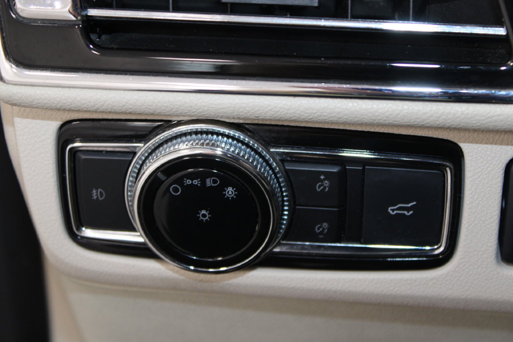 Used 2018 Lincoln Navigator Select RWD image 45