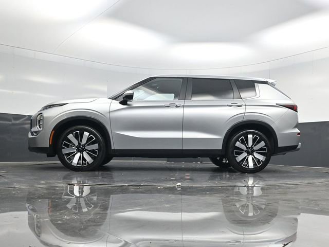 Used 2025 Mitsubishi Outlander SE image 57