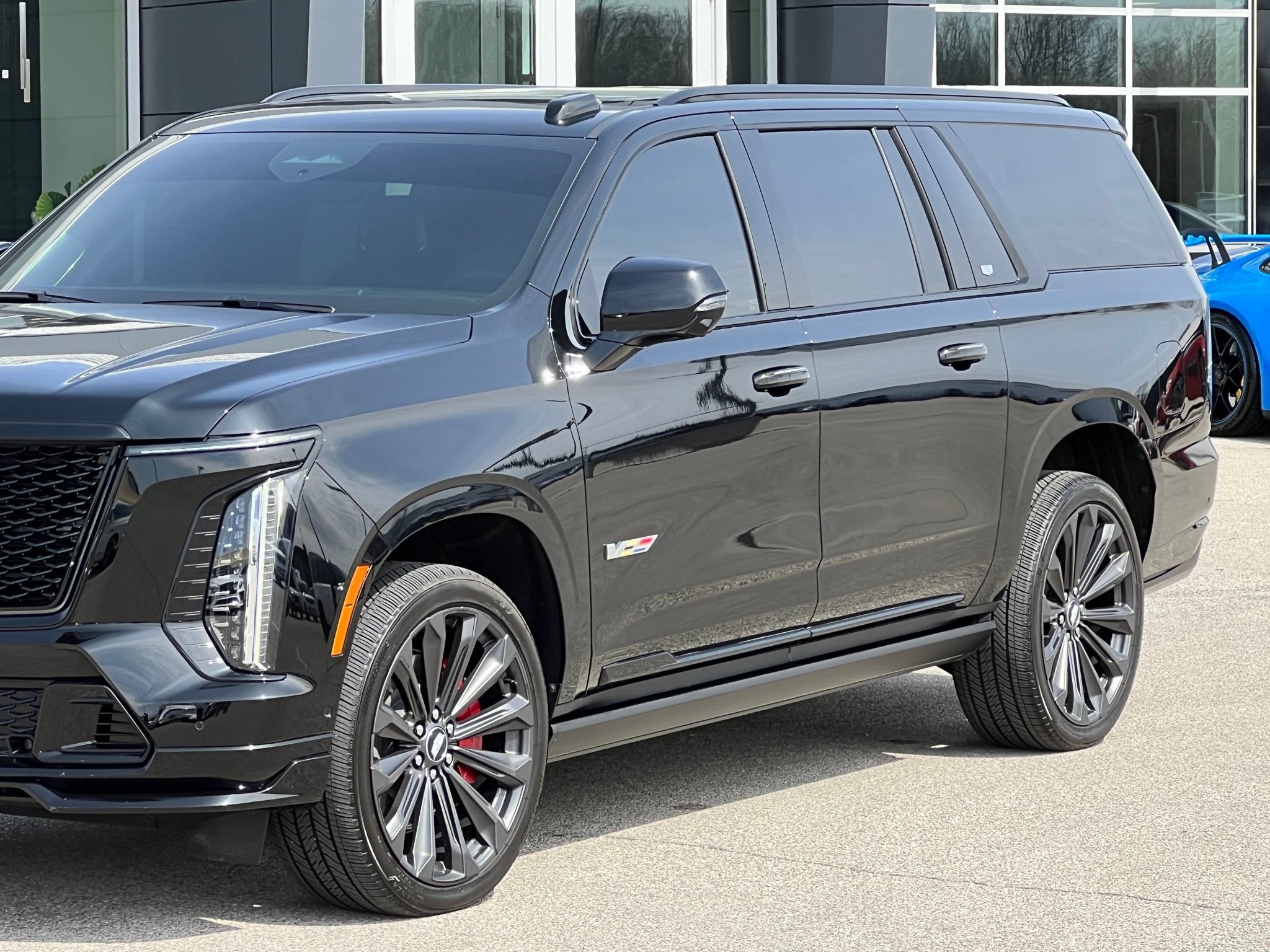 Used 2025 Cadillac Escalade ESV V AWD/4WD image 12