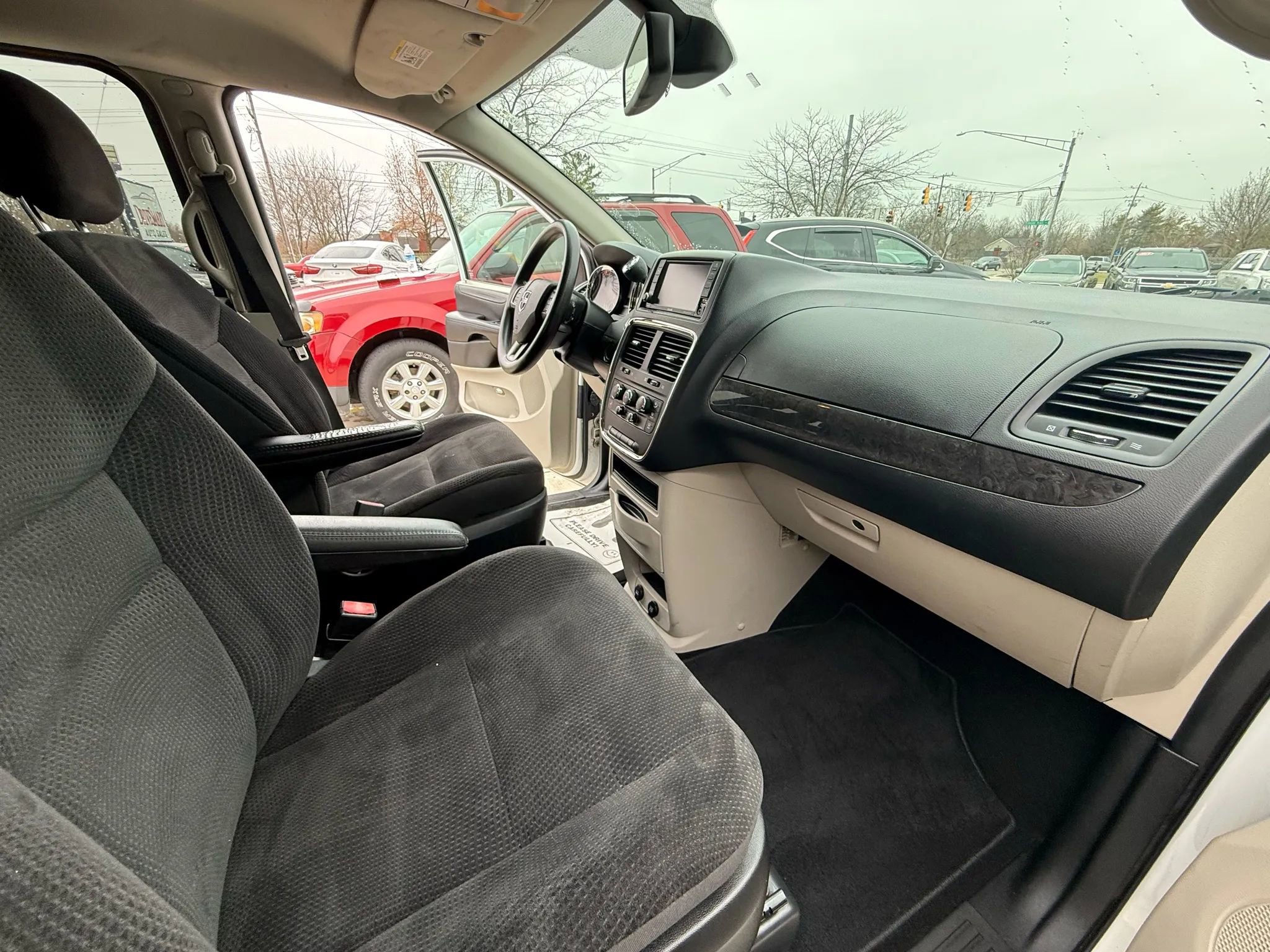 Used 2019 Dodge Grand Caravan SE w/ UConnect Hands-Free Group image 11
