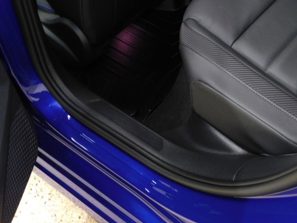 Used 2025 Volkswagen Golf R Black Edition image 75