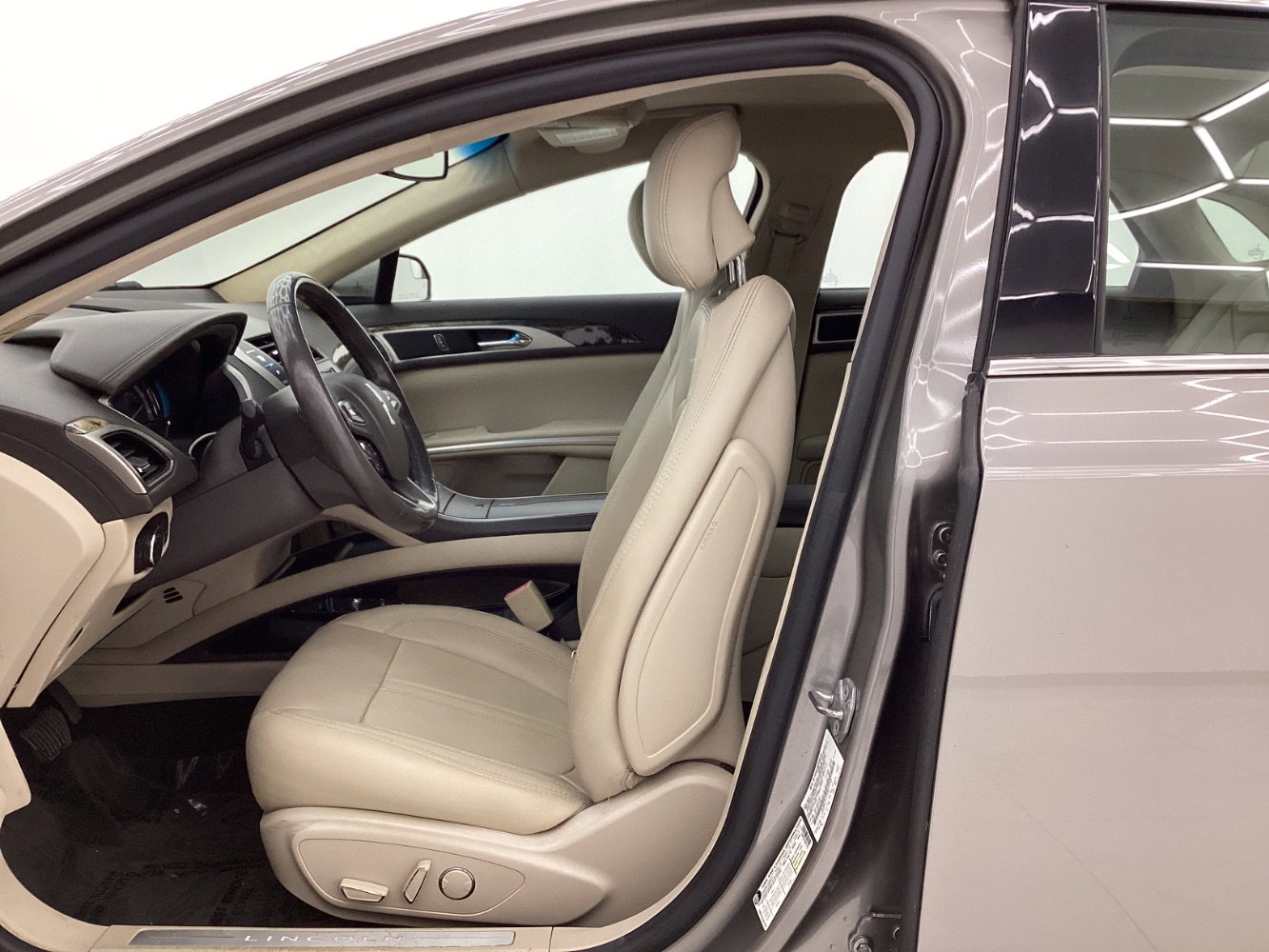 Used 2016 Lincoln MKZ Hybrid image 14