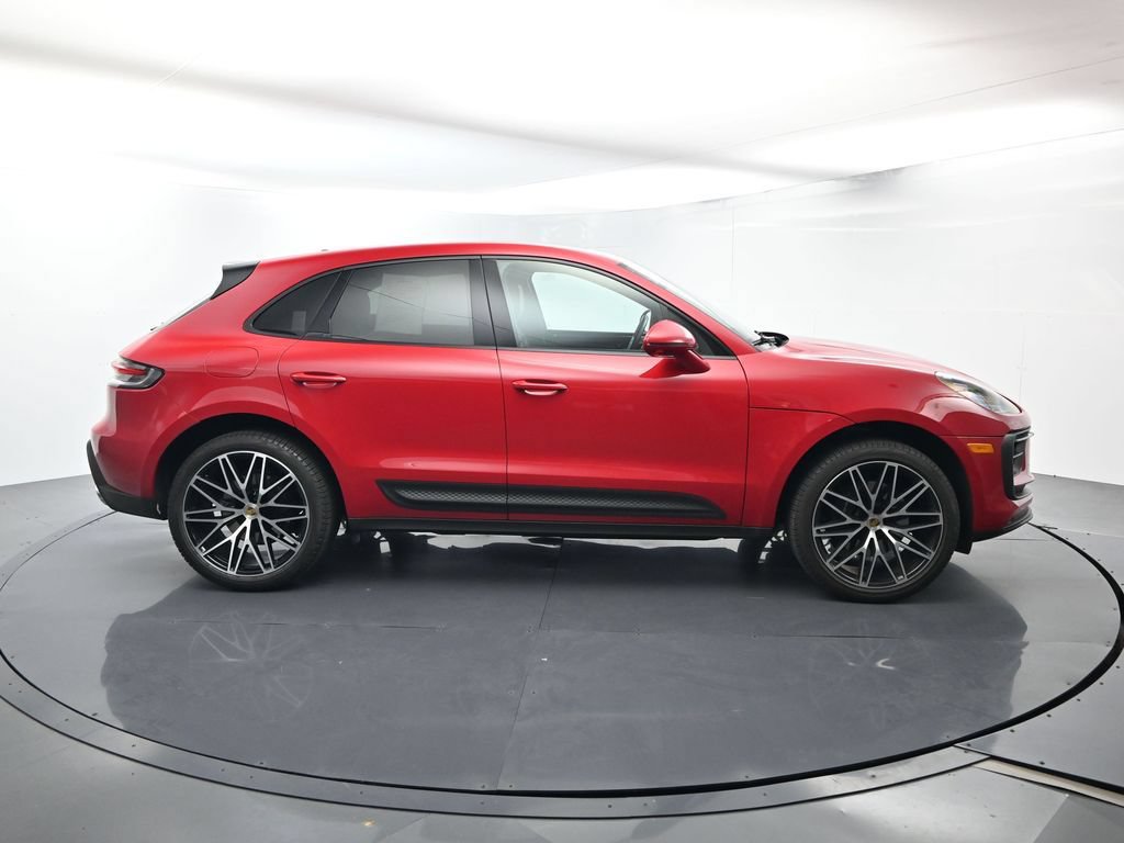 Certified 2025 Porsche Macan AWD/4WD image 15