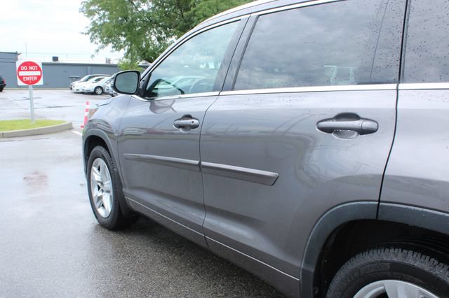 Used 2017 Toyota Highlander Limited AWD/4WD image 46