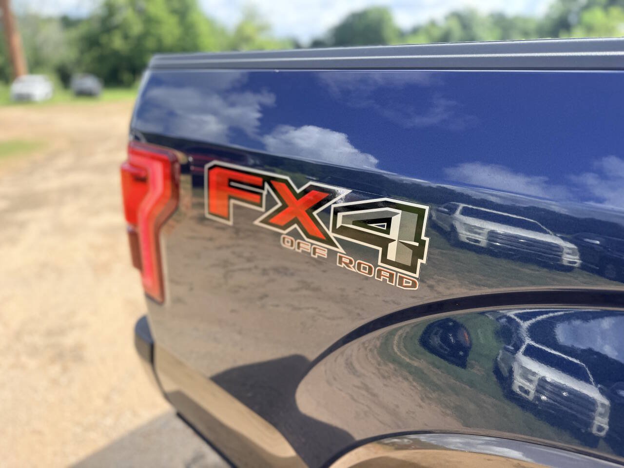 Used 2015 Ford F150 Lariat w/ Equipment Group 502A Luxury AWD/4WD image 9