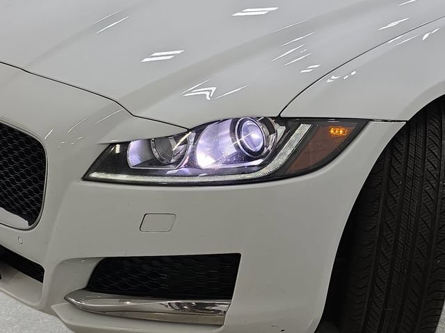 Used 2016 Jaguar XF Prestige AWD/4WD image 31