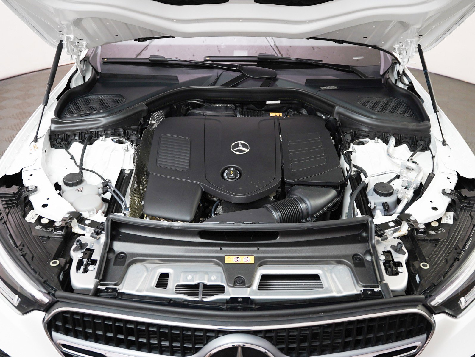 Certified 2026 Mercedes-Benz GLC 300 4MATIC image 3