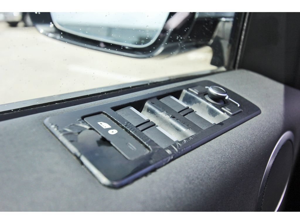 Used 2020 Land Rover Discovery SE AWD/4WD image 19