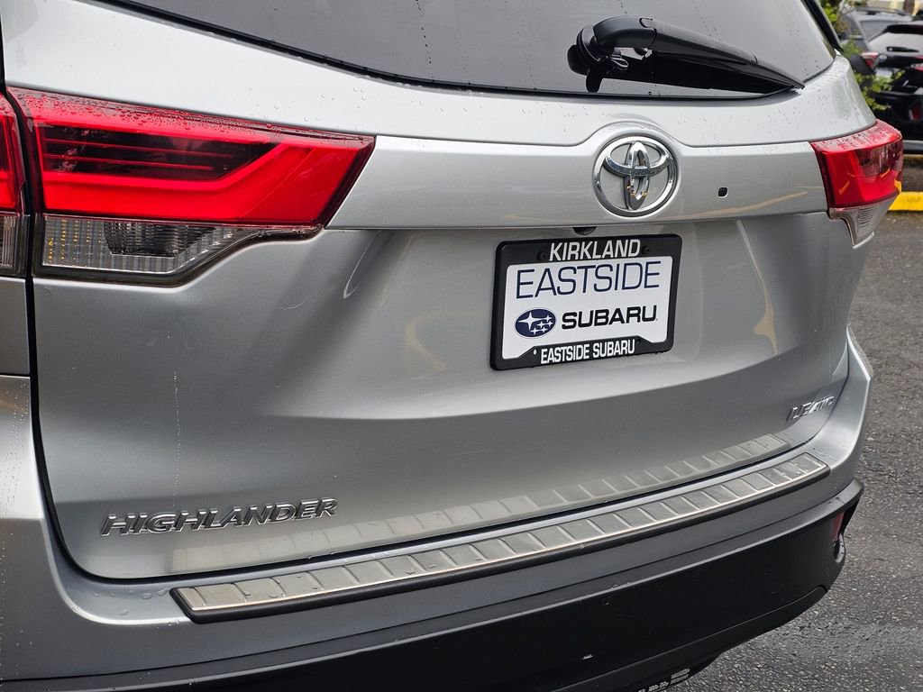 Used 2017 Toyota Highlander Plus AWD/4WD image 15