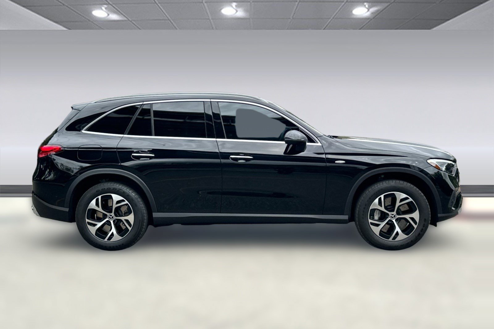 Used 2025 Mercedes-Benz GLC 350e 4MATIC image 8