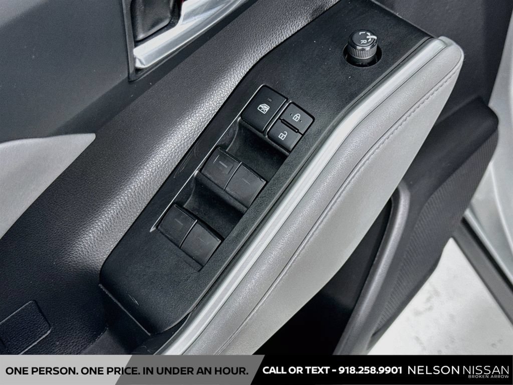 Used 2022 Toyota Highlander XLE AWD/4WD image 17