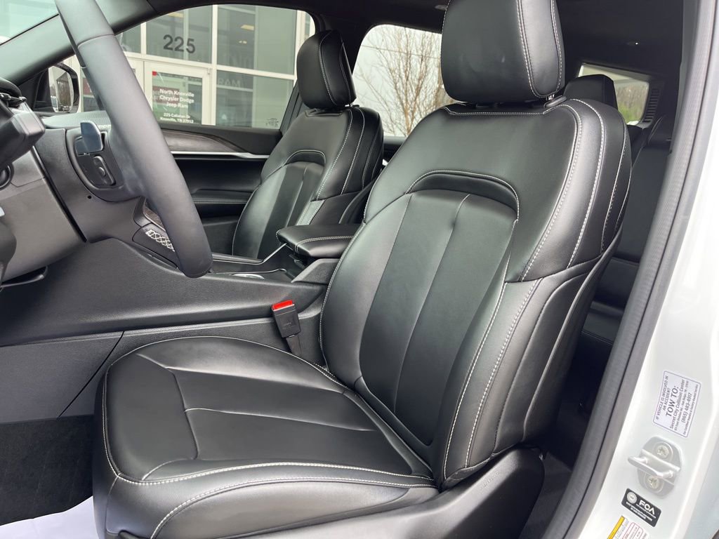 New 2025 Jeep Grand Cherokee L Limited image 4