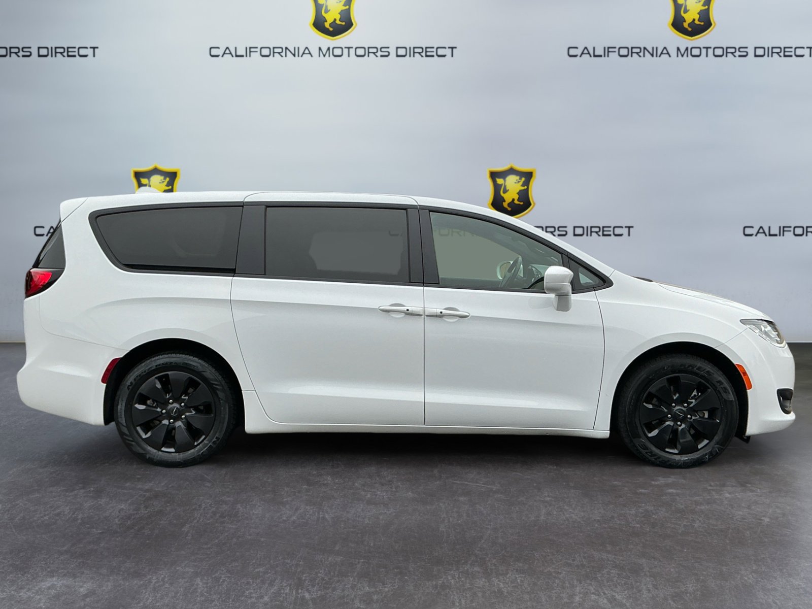 Used 2020 Chrysler Pacifica Touring w/ S Appearance Package image 4