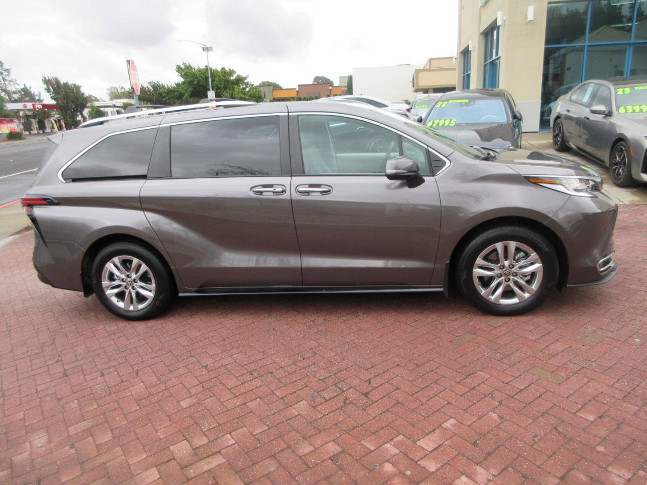 Used 2024 Toyota Sienna Limited AWD image 64