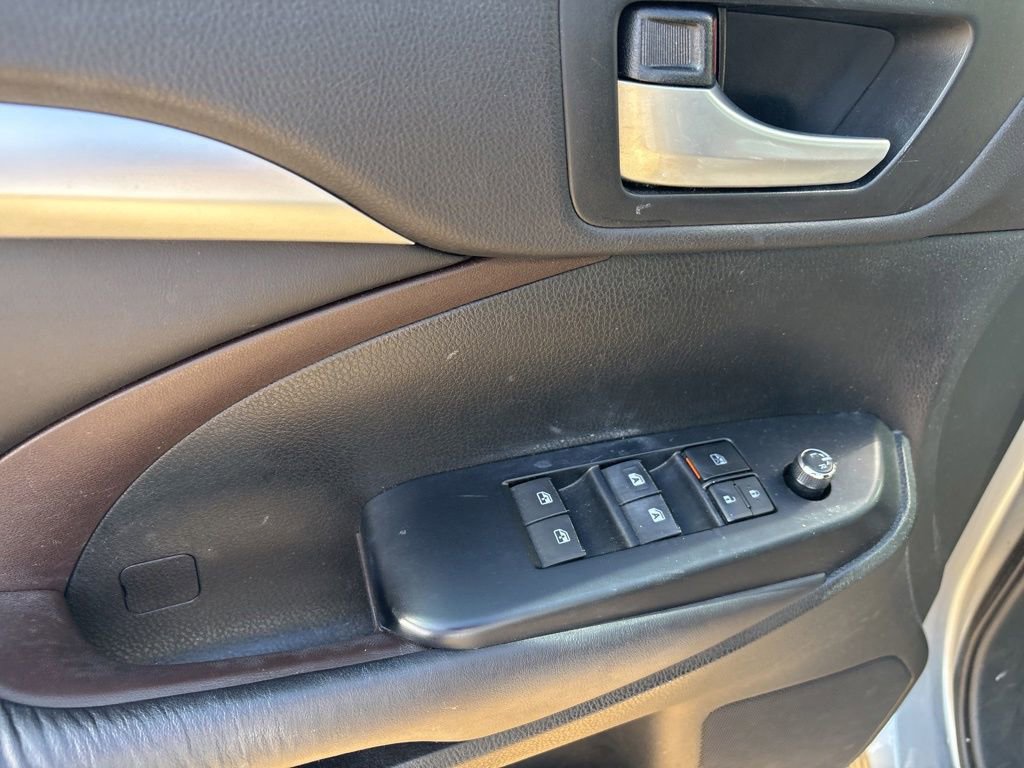 Used 2016 Toyota Highlander XLE AWD/4WD image 10