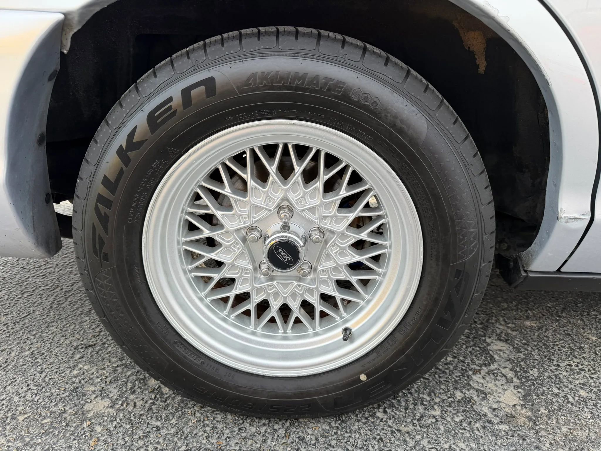 Used 2002 Ford Crown Victoria LX RWD image 17