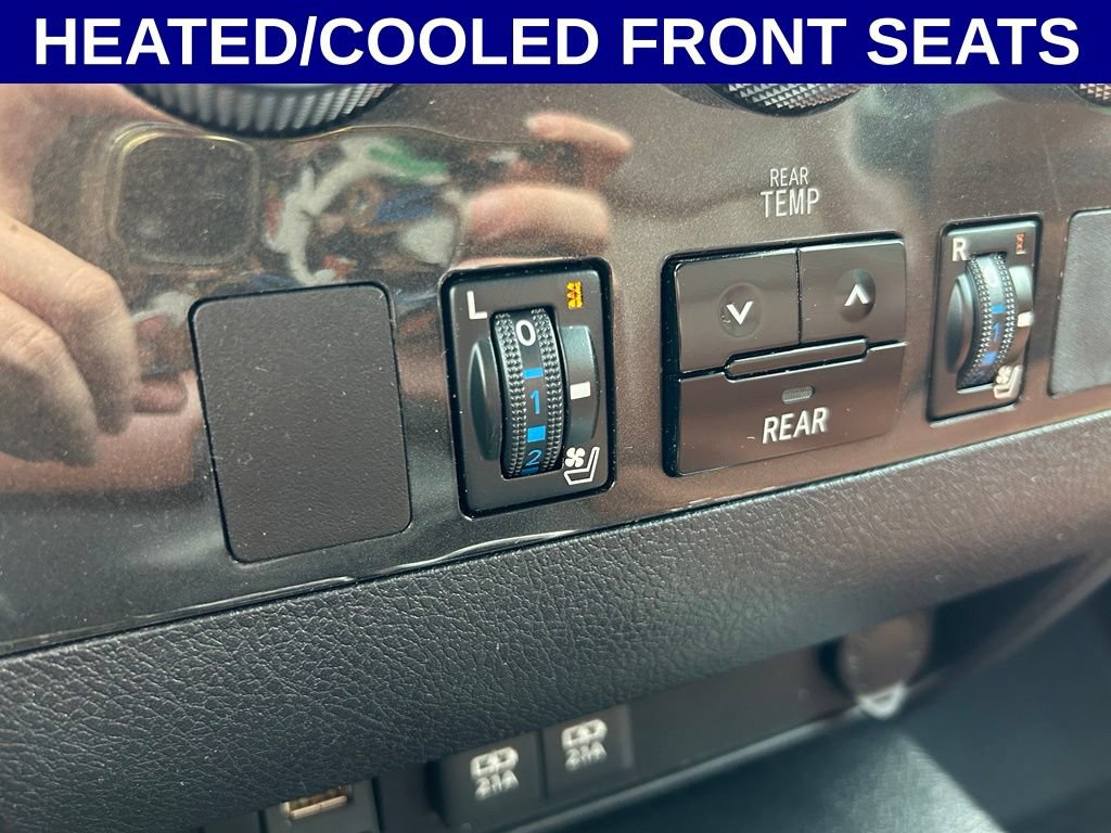 Used 2022 Toyota Sequoia Platinum AWD/4WD image 7