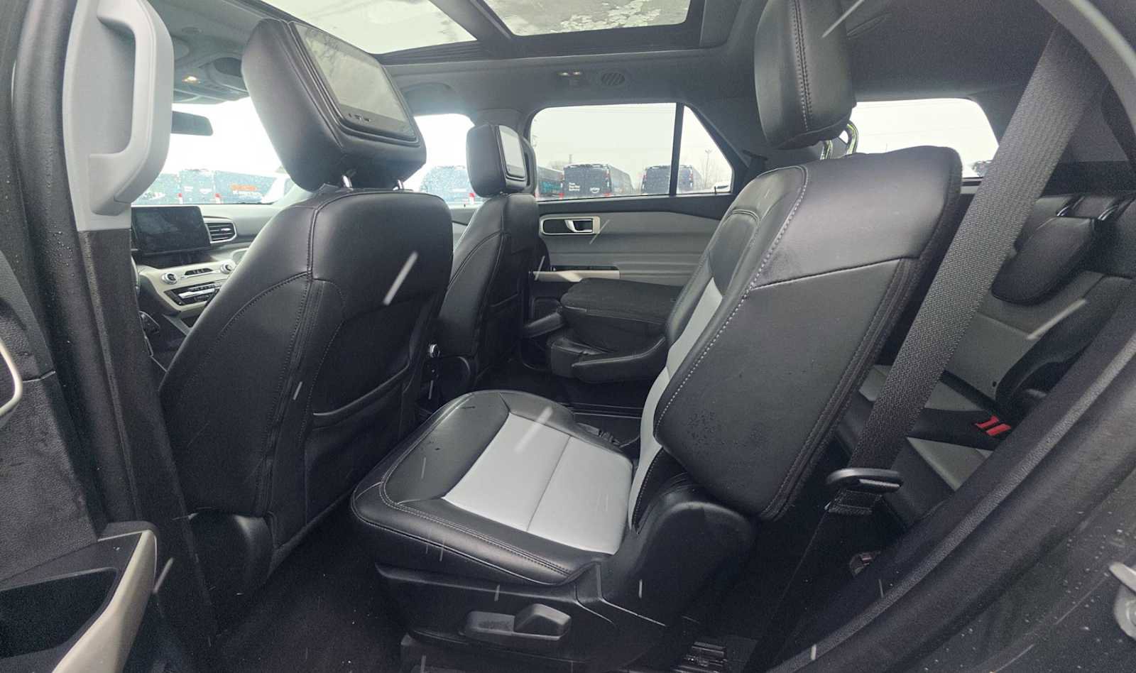 Used 2023 Ford Explorer XLT w/ Equipment Group 202A image 25