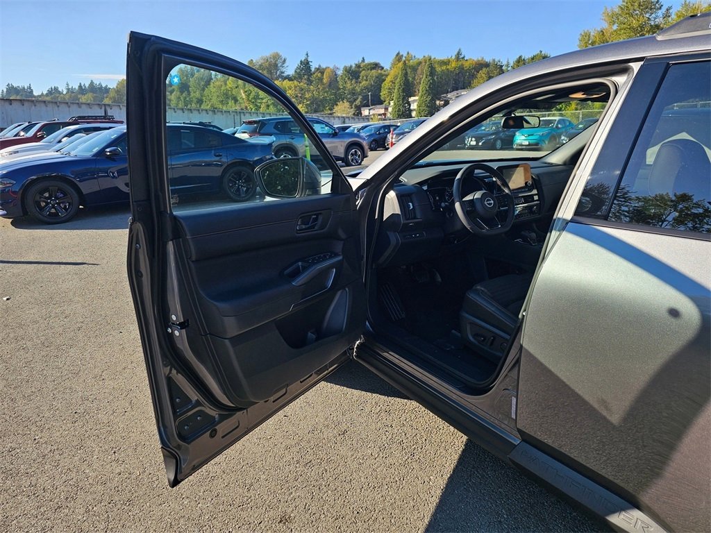 New 2025 Nissan Pathfinder Rock Creek image 17