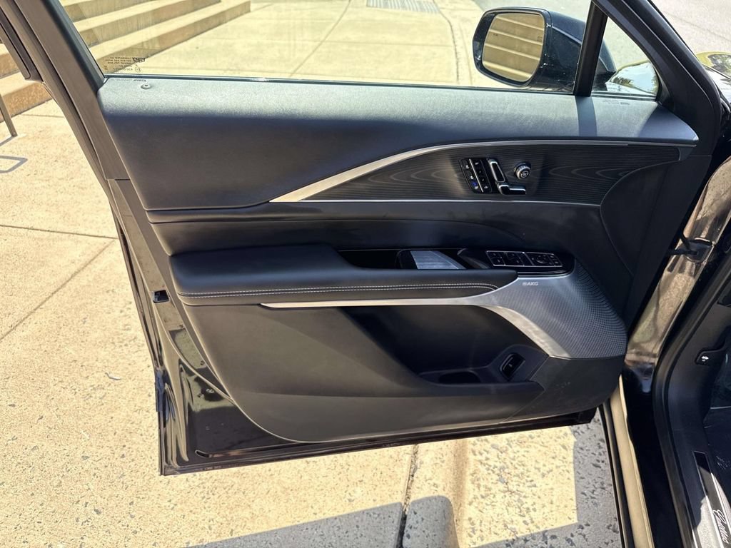 Certified 2025 Cadillac Lyriq Luxury w/ LPO, Floor Liner Package AWD/4WD image 29